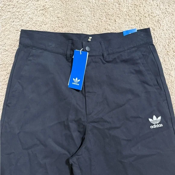 NEW Adidas Originals Mens Pants Ess Chino Skateboarding JD2442 Sz 32, 34, 35, 36